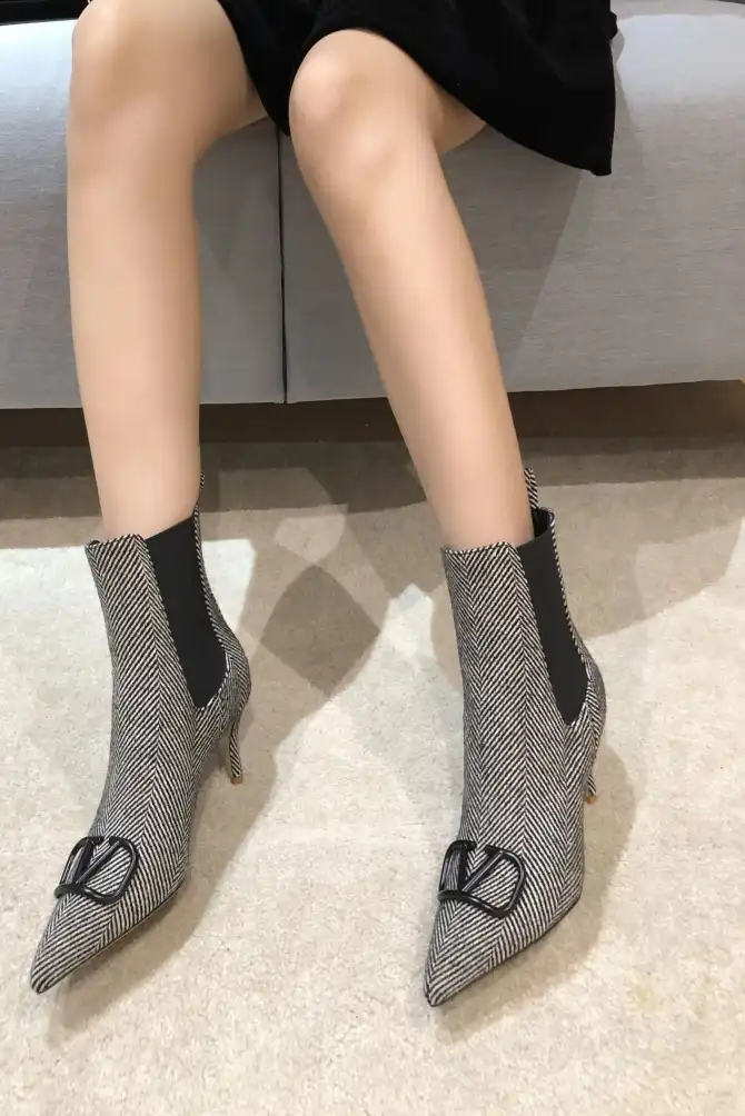 hype Valentino Boots