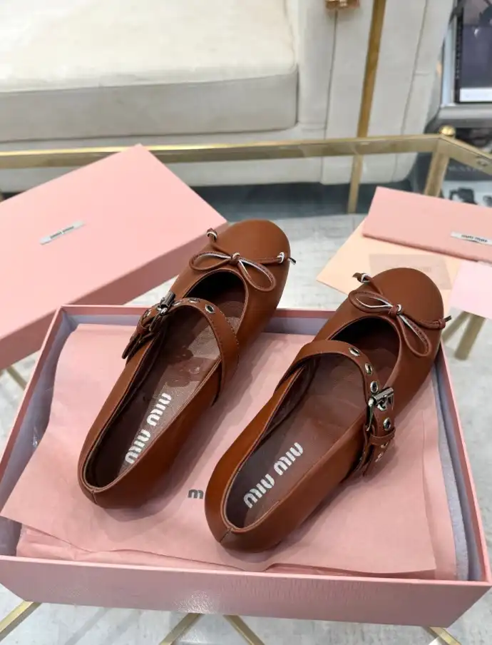 hype Miu Miu flat shoes