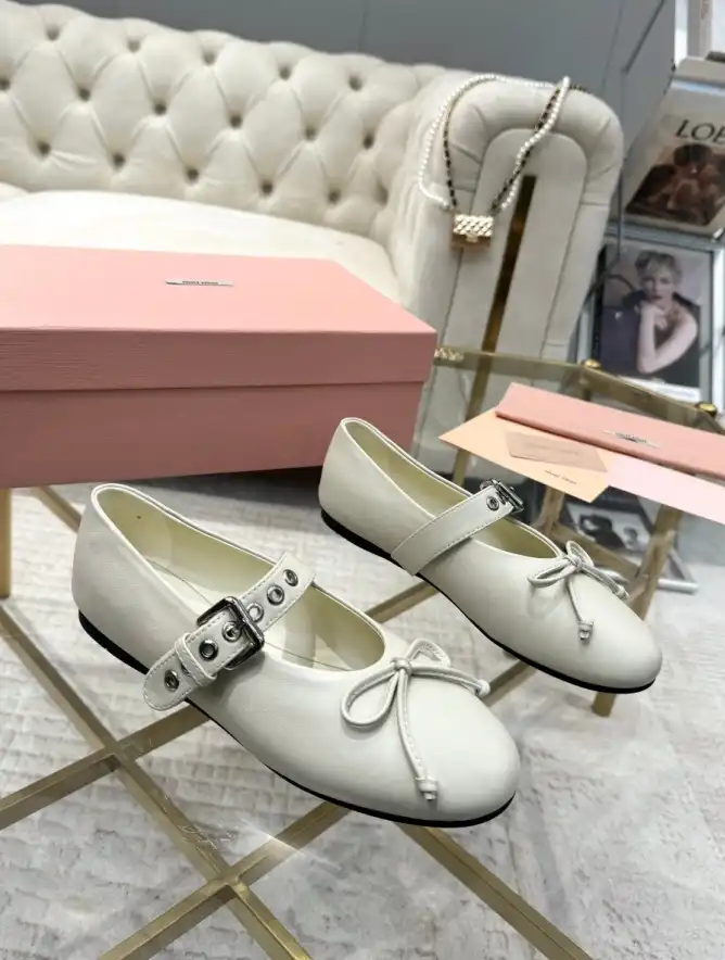 hype Miu Miu flat shoes