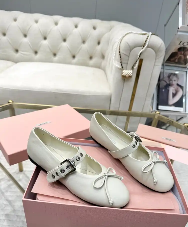 hype Miu Miu flat shoes