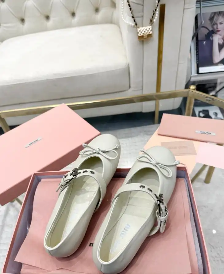 hype Miu Miu flat shoes