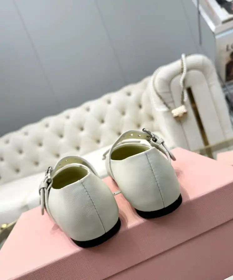 hype Miu Miu flat shoes