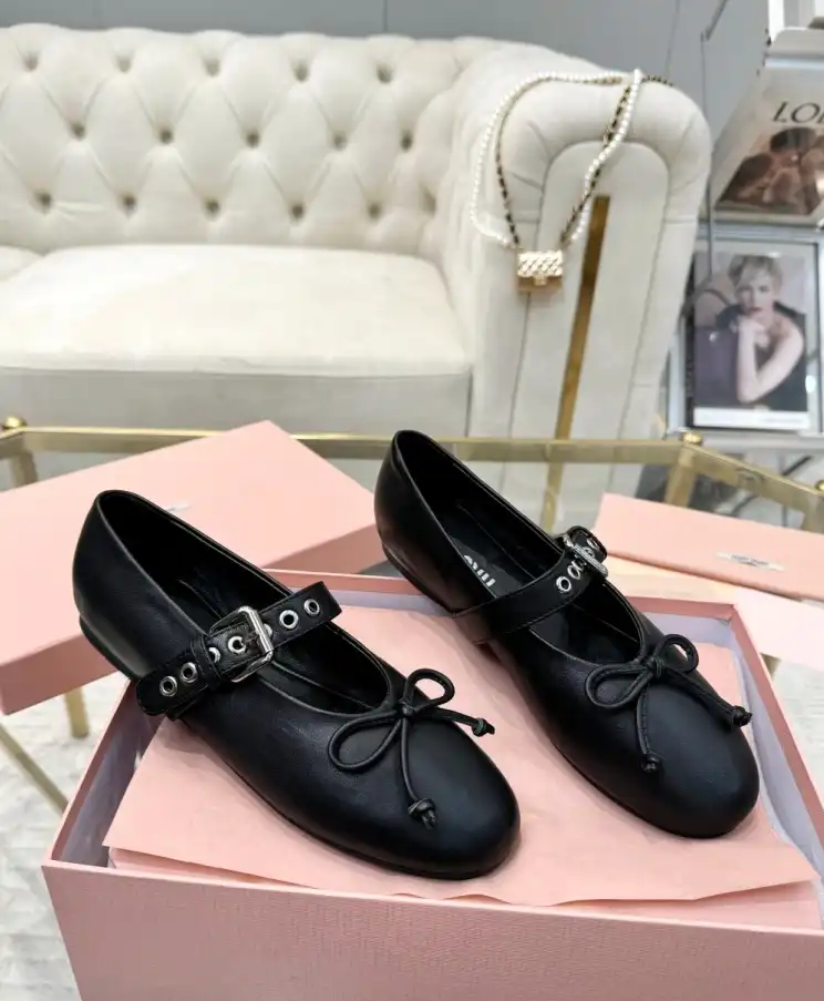 hype Miu Miu flat shoes