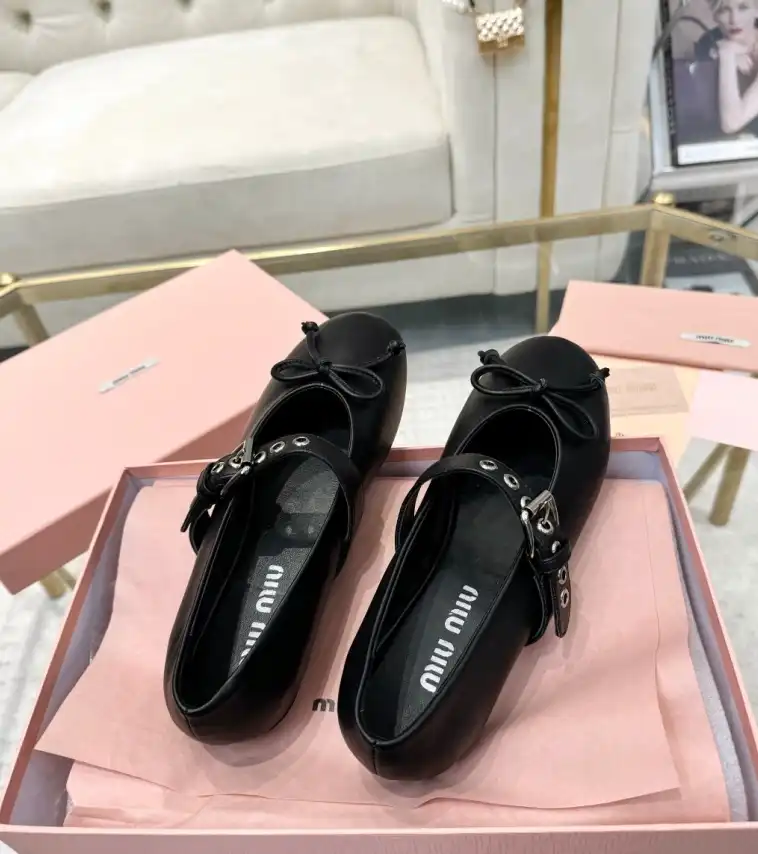 hype Miu Miu flat shoes