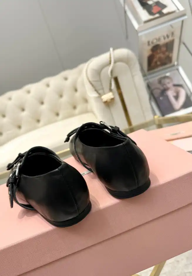 hype Miu Miu flat shoes