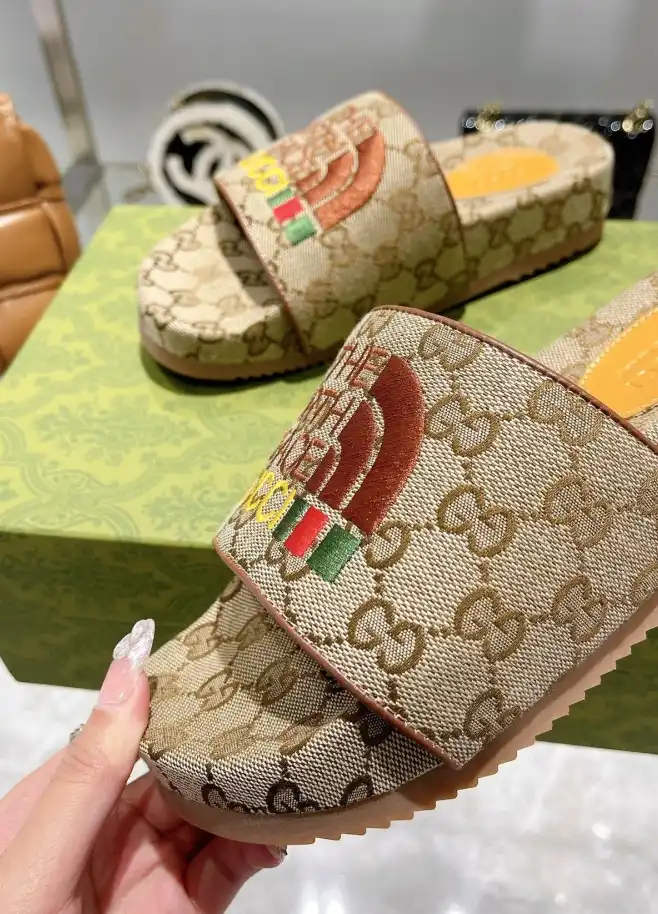 hype Gucci Slippers