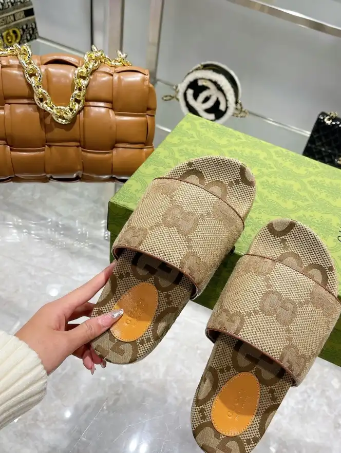 hype Gucci Slippers