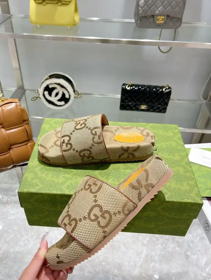 hype Gucci Slippers