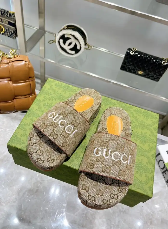 hype Gucci Slippers