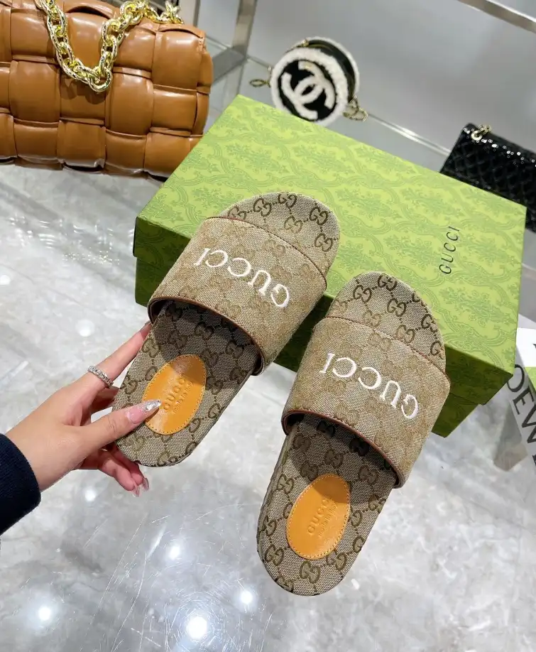 hype Gucci Slippers