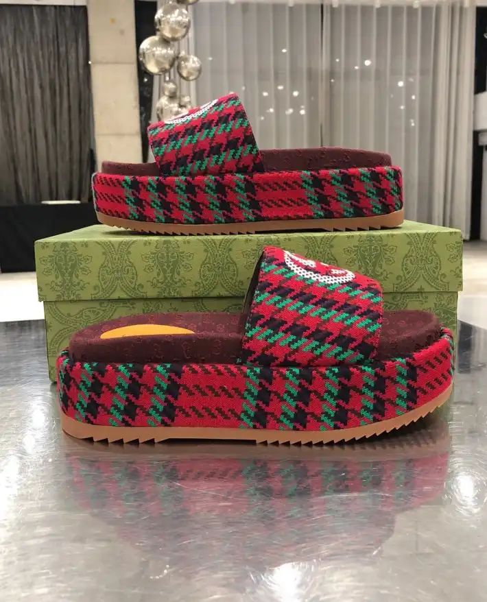 hype Gucci Slippers