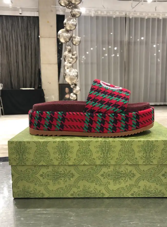 hype Gucci Slippers