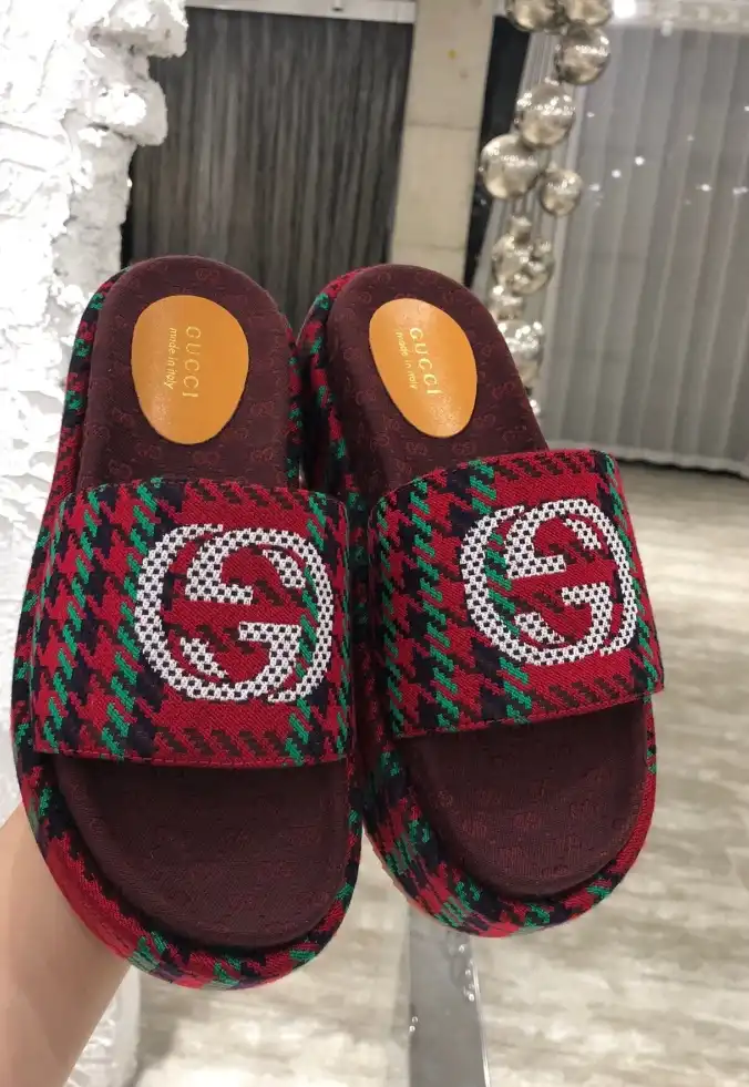 hype Gucci Slippers