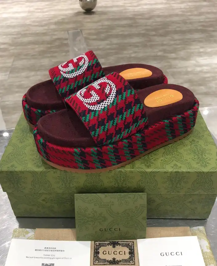 hype Gucci Slippers