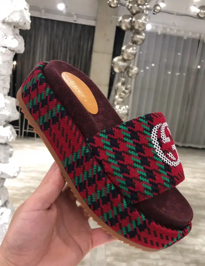 hype Gucci Slippers