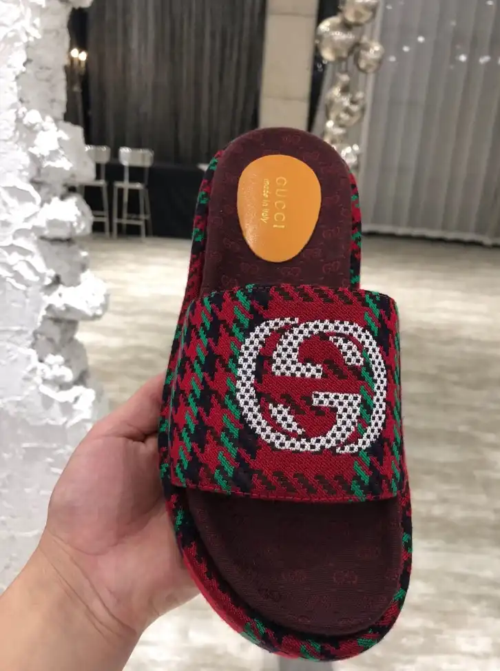 hype Gucci Slippers