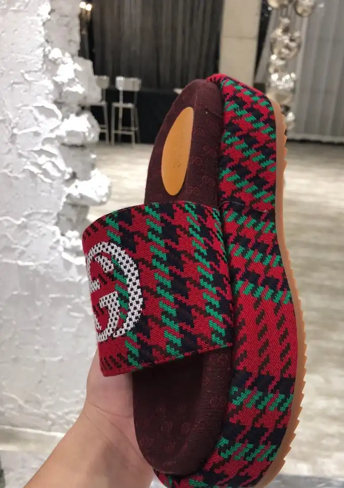 hype Gucci Slippers