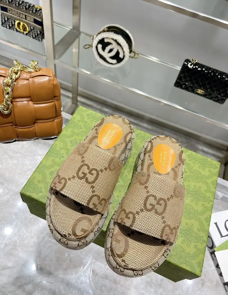 hype Gucci Slippers