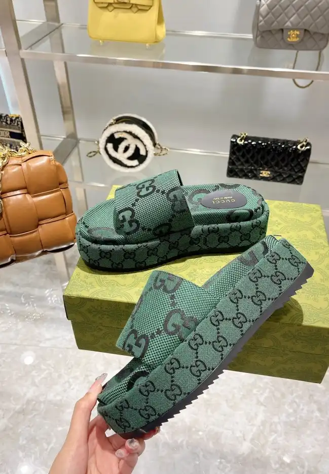 hype Gucci Slippers