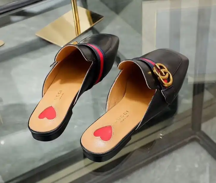 hype Gucci Slippers