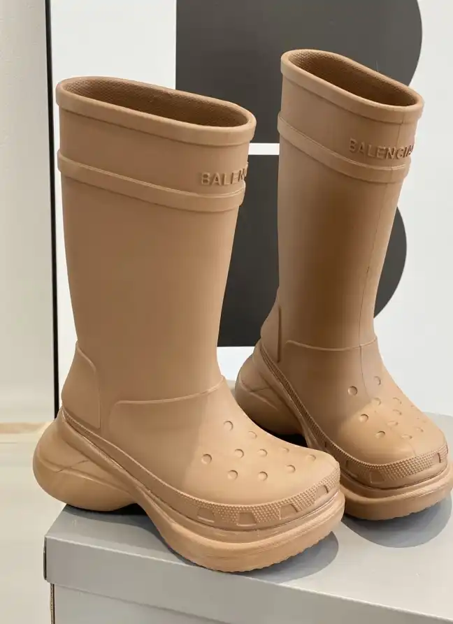 hype Balenciaga Boots