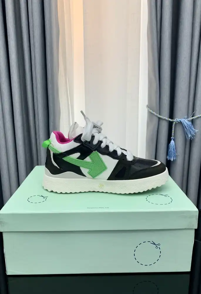 hype Off-White Sneakers