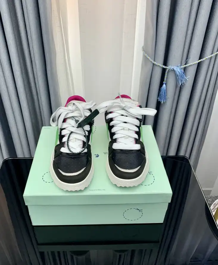 hype Off-White Sneakers