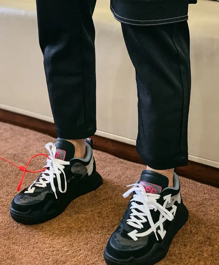 hype Off-White Sneakers