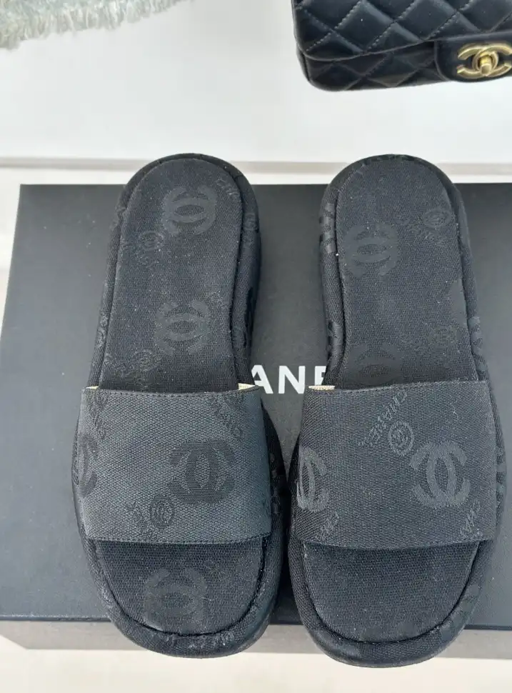 hype Chanel Slippers