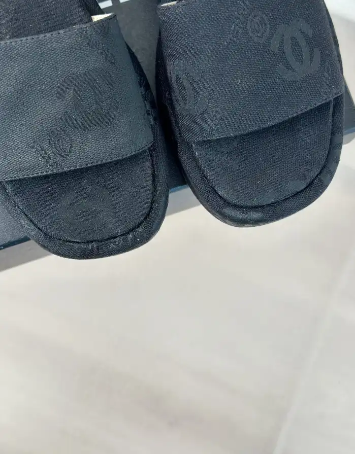 hype Chanel Slippers