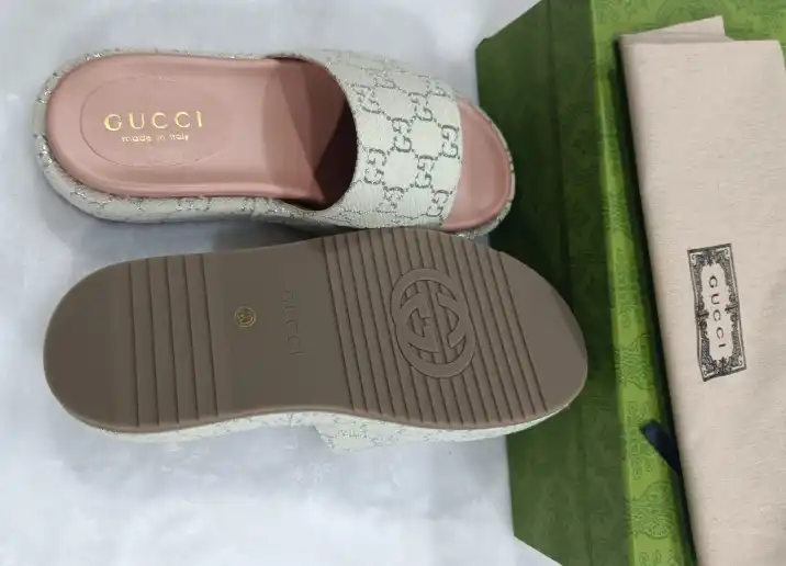 hype Gucci Slippers