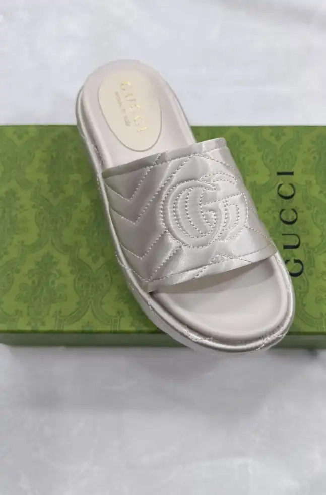 hype Gucci Slippers