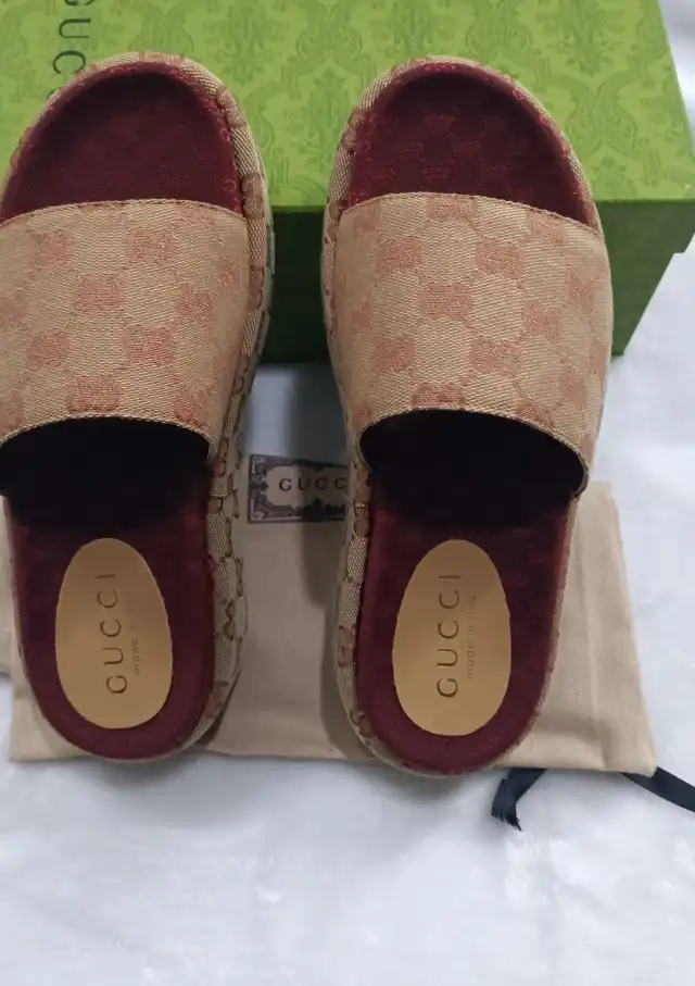 hype Gucci Slippers