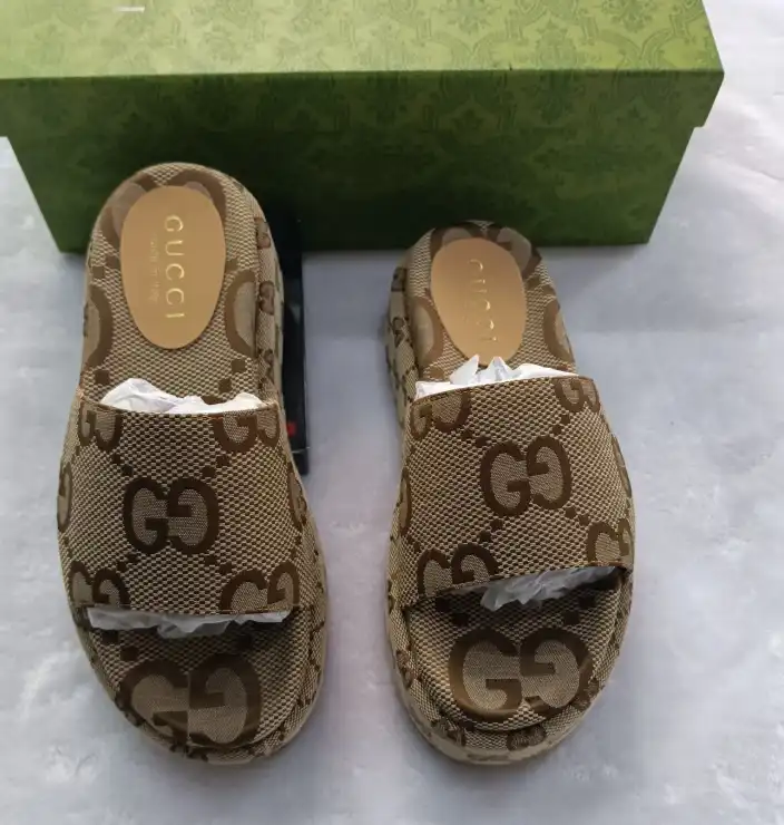 hype Gucci Slippers