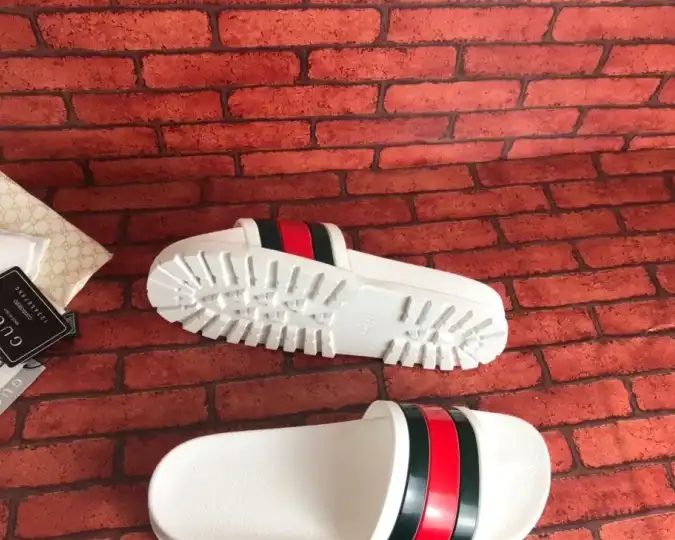 hype Gucci Slippers