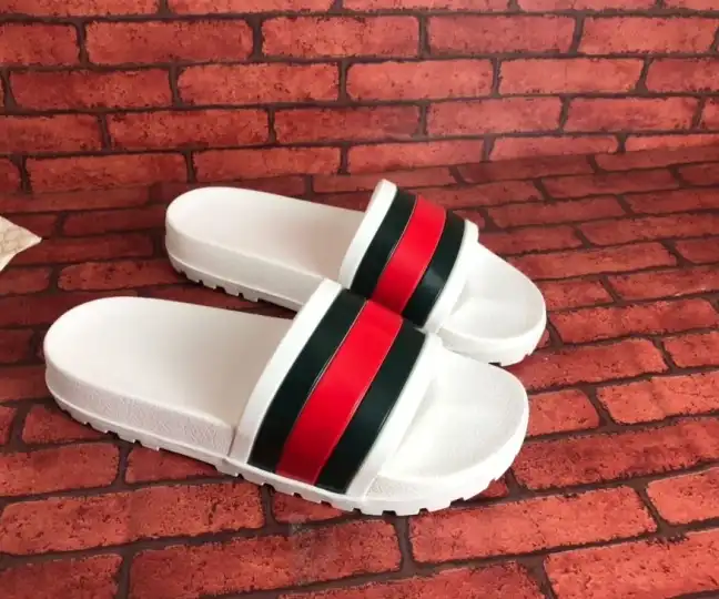 hype Gucci Slippers