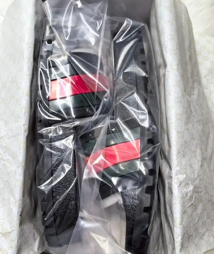 hype Gucci Slippers