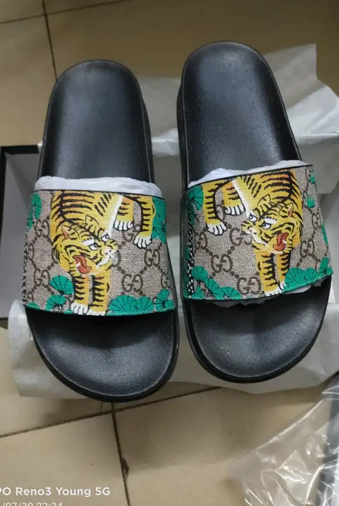 hype Gucci Slippers