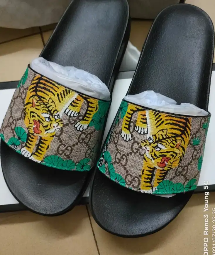 hype Gucci Slippers