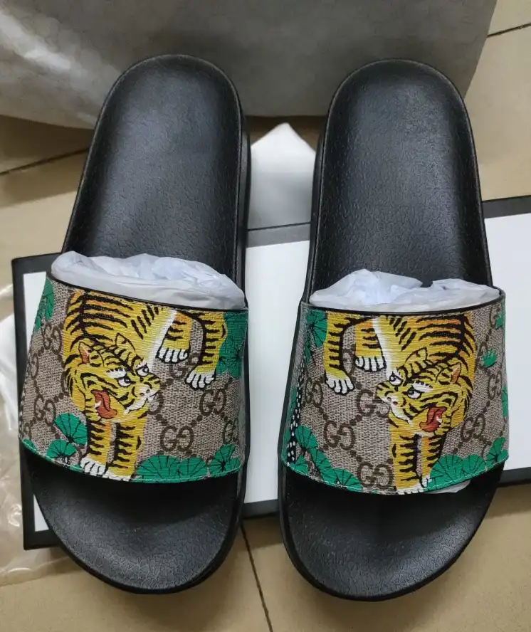 hype Gucci Slippers