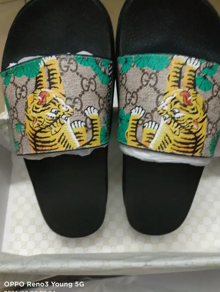 hype Gucci Slippers