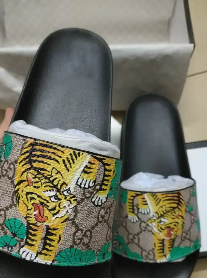 hype Gucci Slippers