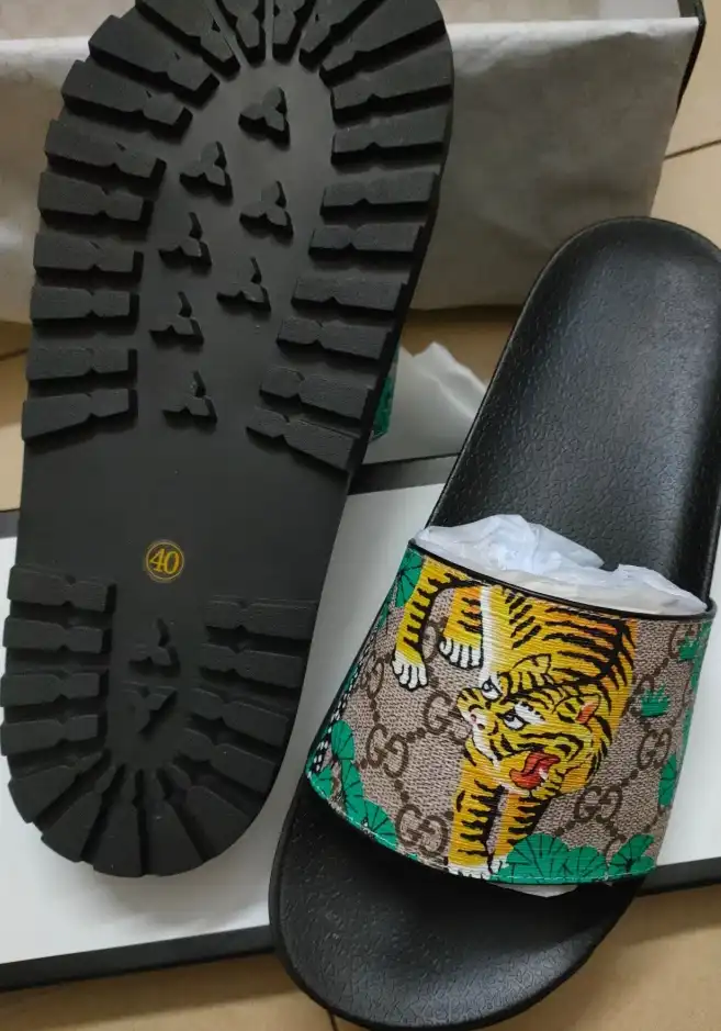 hype Gucci Slippers