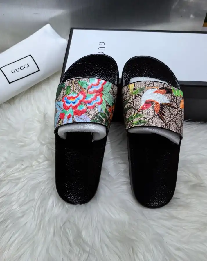 hype Gucci Slippers