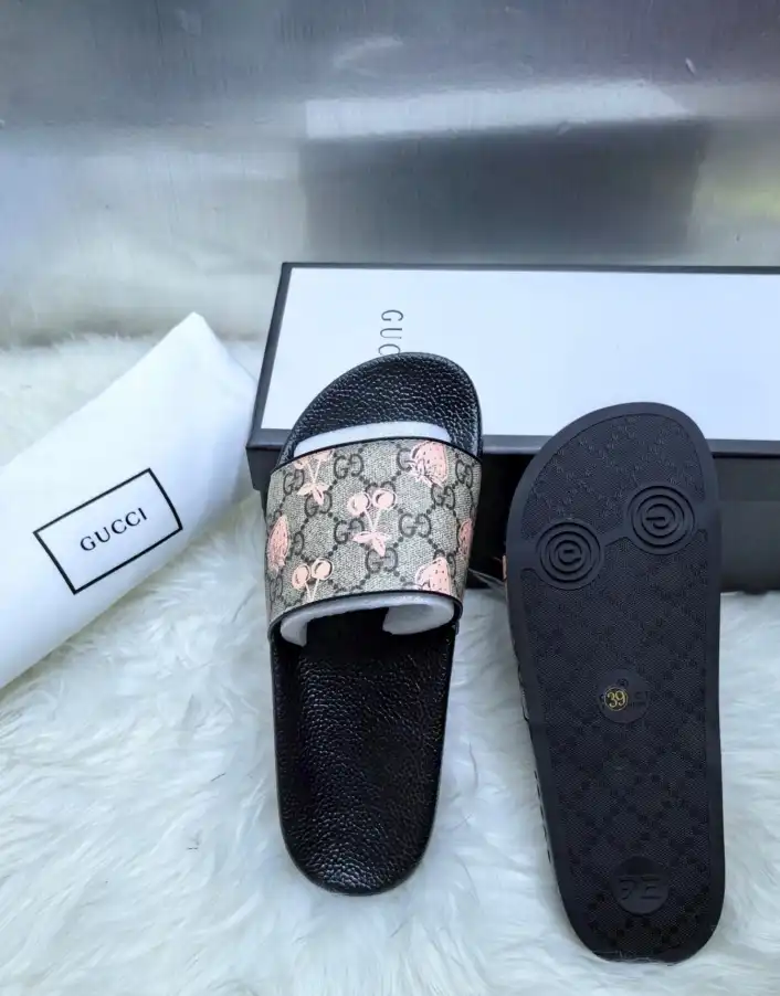 hype Gucci Slippers