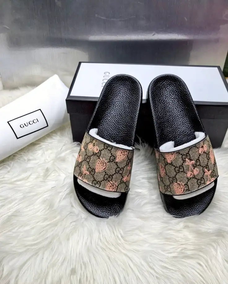 hype Gucci Slippers