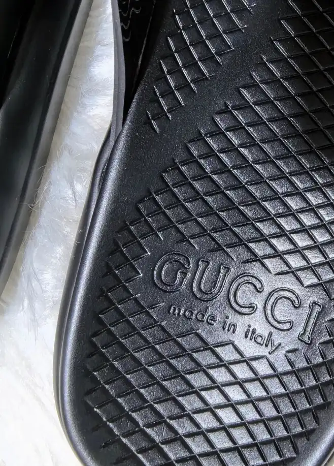 hype Gucci Slippers