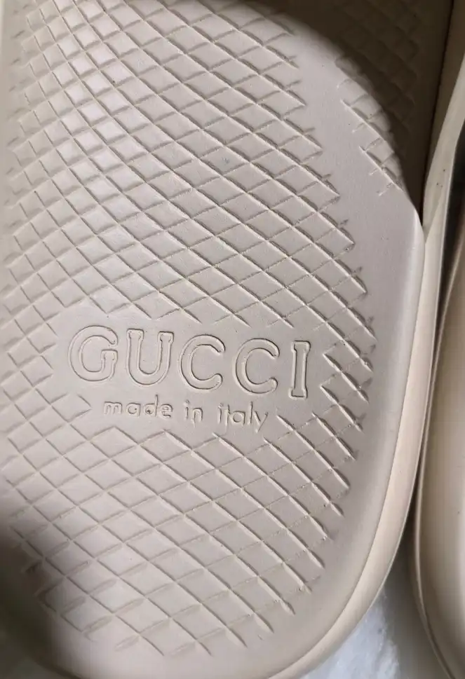 hype Gucci Slippers