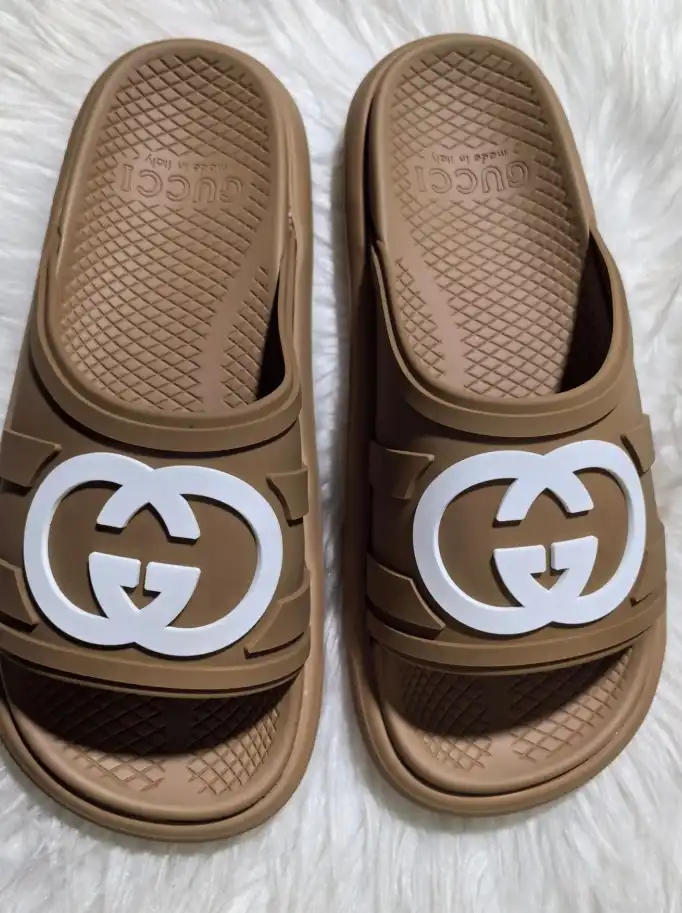 hype Gucci Slippers