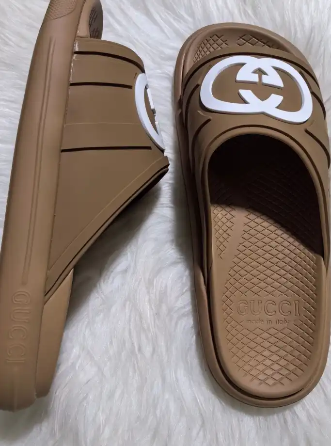 hype Gucci Slippers